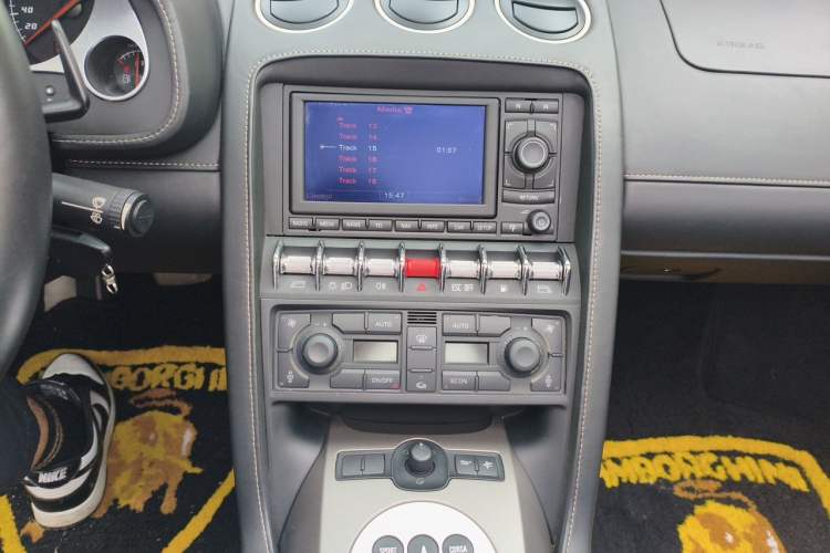 Used Lamborghini Gallardo 2009 LP 560-4 Spyder Audio And AC Panel