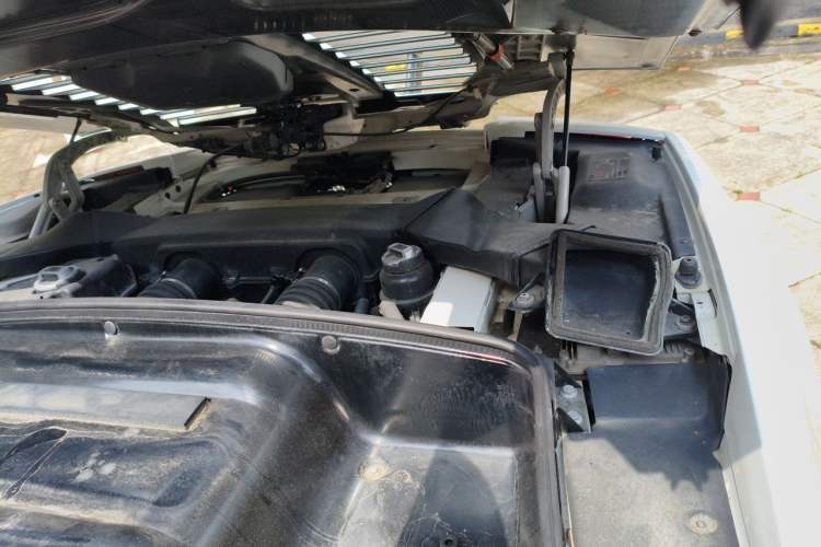 Used Lamborghini Gallardo 2009 LP 560-4 Spyder Engine Bay Left