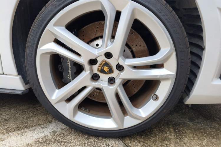 Used Lamborghini Gallardo 2009 LP 560-4 Spyder Right Front Wheel Hub