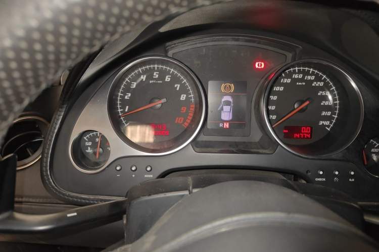 Used Lamborghini Gallardo 2010 LP 550-2 Standard Edition Odometer Close Up