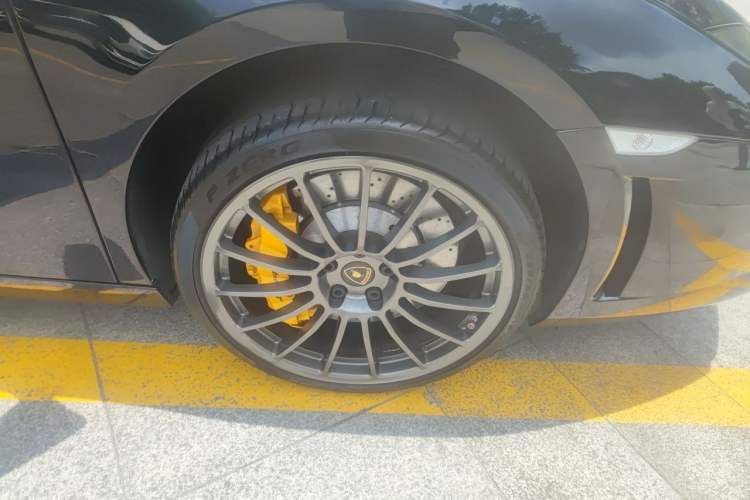 Used Lamborghini Gallardo 2010 LP 550-2 Valentino Bolboni Right Front Wheel Hub