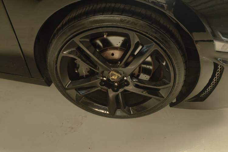 Used Lamborghini Gallardo 2010 LP 550-2 Standard Edition Right Front Wheel Hub