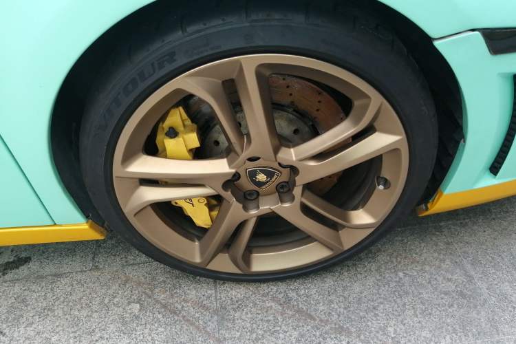 Used Lamborghini Gallardo 2010 LP 550-2 Standard Edition Right Front Wheel Hub