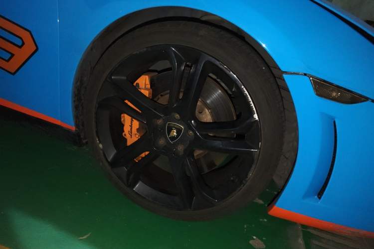 Used Lamborghini Gallardo 2011 LP 550-2 Tricolore Right Front Wheel Hub