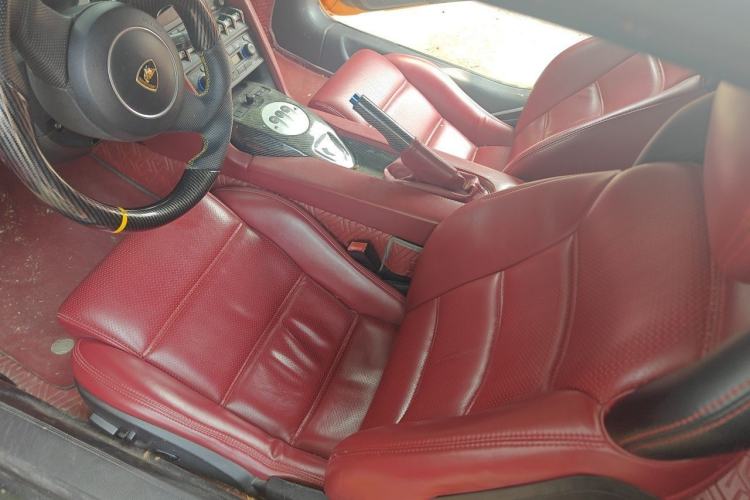 Used Lamborghini Gallardo 2011 LP 560-4 Bicolor Left Front Seat