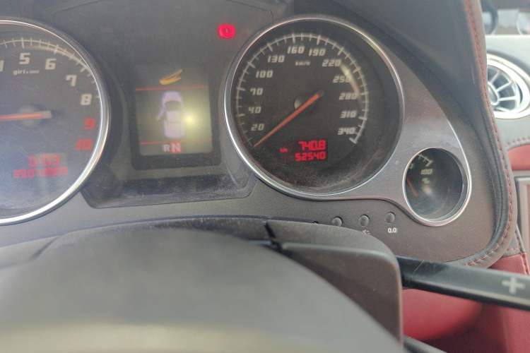 Used Lamborghini Gallardo 2011 LP 560-4 Bicolor Odometer Close Up