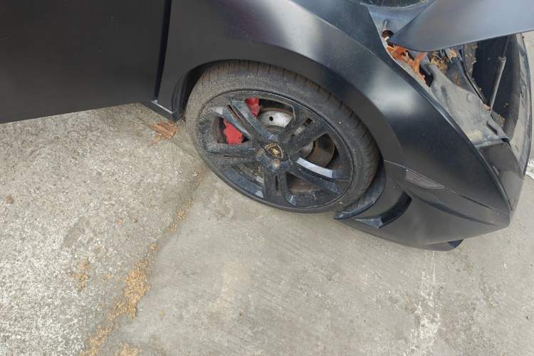 Used Lamborghini Gallardo 2011 LP 560-4 Bicolor Right Front Wheel Hub