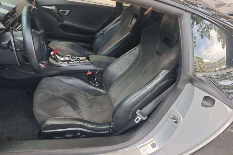 Used Lamborghini Huracán 2016 Huracán RWD Coupe Left Rear Seat