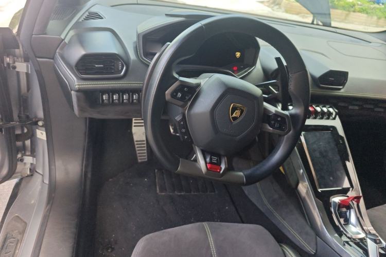 Used Lamborghini Huracán 2016 Huracán RWD Coupe Steering Wheel
