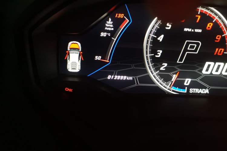 Used Lamborghini Huracán 2020 Huracán EVO RWD Odometer Close Up