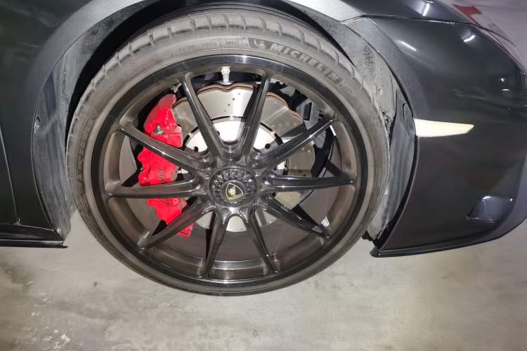 Used Lamborghini Huracán 2020 Huracán EVO RWD Right Front Wheel Hub