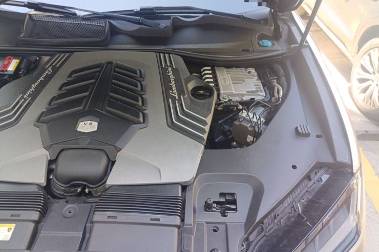 Used Lamborghini Urus 2021 4.0T V8 Engine Bay Left