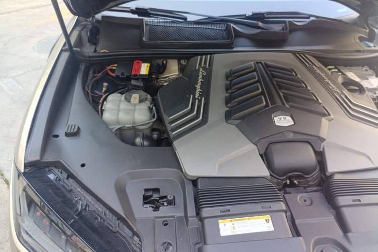 Used Lamborghini Urus 2021 4.0T V8 Engine Bay Right