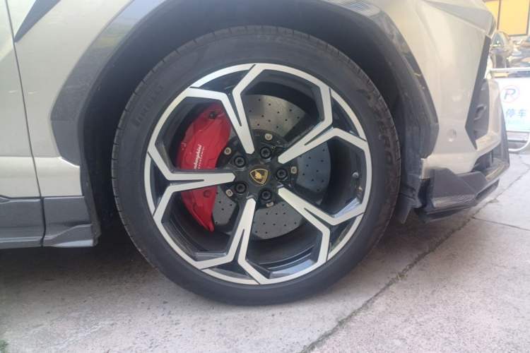 Used Lamborghini Urus 2021 4.0T V8 Right Front Wheel Hub