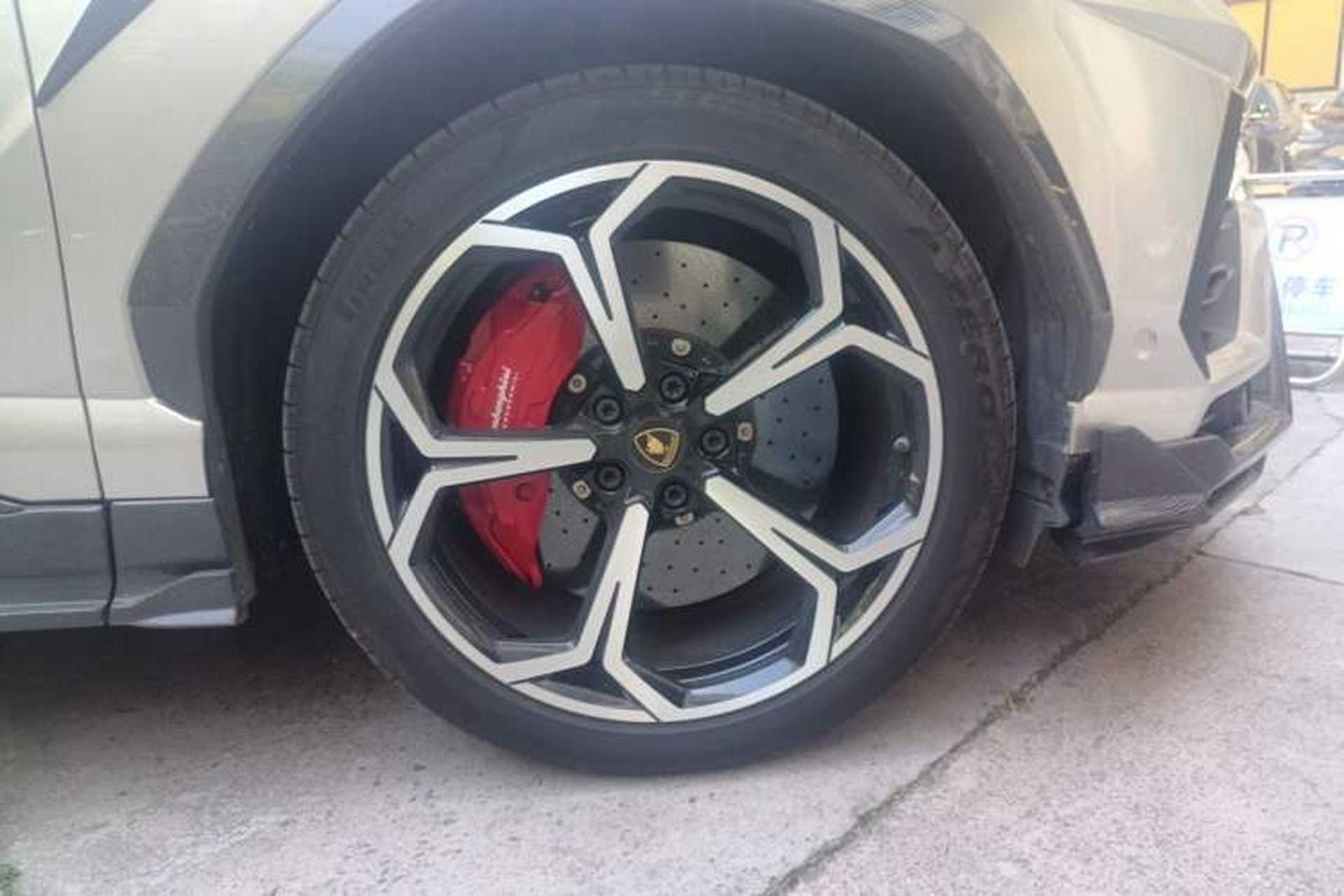 Used Lamborghini Urus 2021 4.0T V8 Right Front Wheel Hub