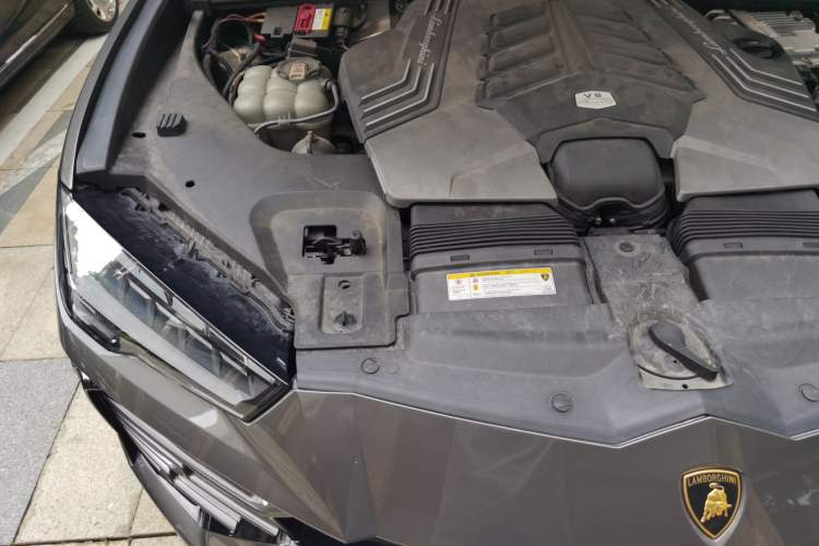 Used Lamborghini Urus 2021 4.0T V8 Engine Bay Right