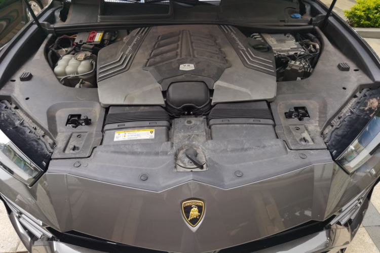 Used Lamborghini Urus 2021 4.0T V8 Engine Bay
