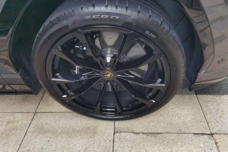 Used Lamborghini Urus 2021 4.0T V8 Right Front Wheel Hub