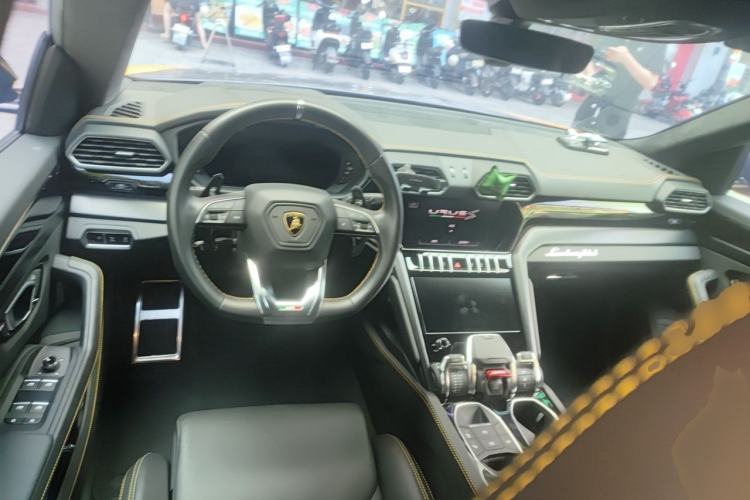Used Lamborghini Urus 2023 4.0T V8 S Center Console