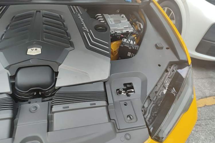 Used Lamborghini Urus 2023 4.0T V8 S Engine Bay Left