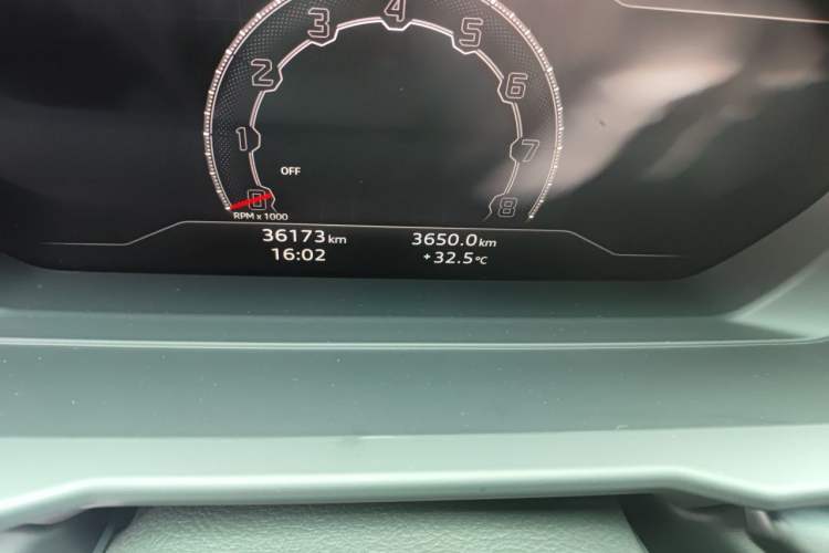 Used Lamborghini Urus 2023 4.0T V8 S Odometer Close Up