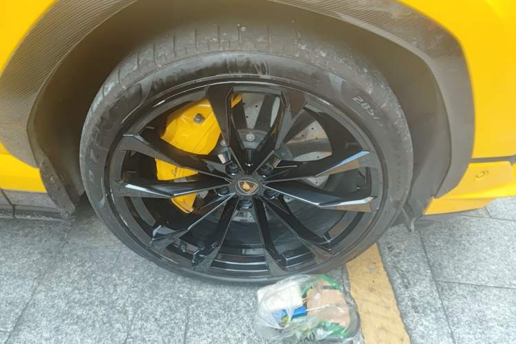 Used Lamborghini Urus 2023 4.0T V8 S Right Front Wheel Hub