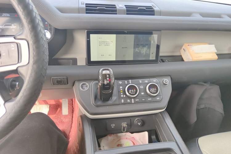 Used Land Rover Defender 2020 110 P400 SE Audio And AC Panel
