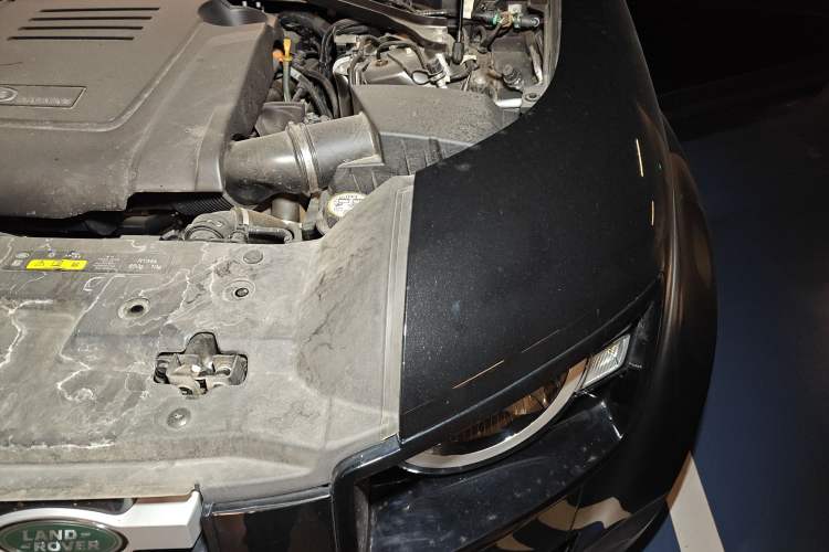 Used Land Rover Defender 2024 90 2.0T P300 S Engine Bay Left