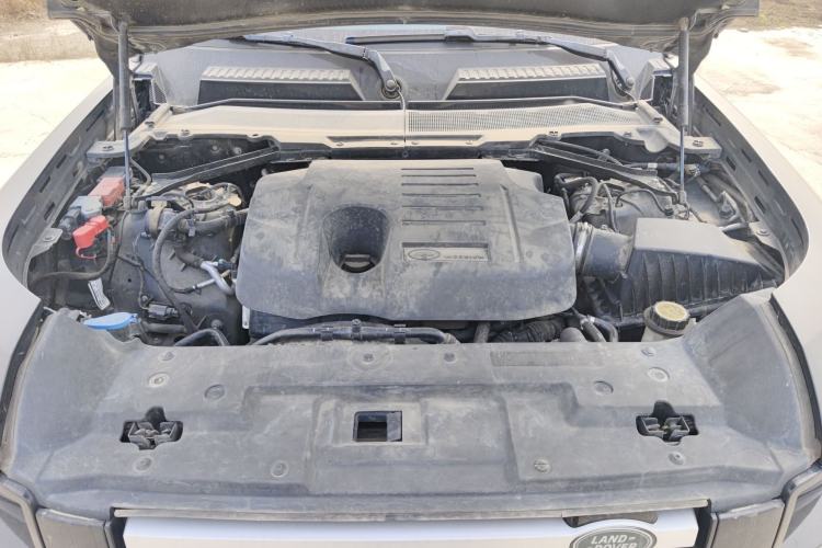 Used Land Rover Defender 2020 110 P400 SE Engine Bay