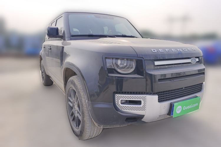 Used Land Rover Defender 2020 110 P400 SE Front Right 45 Deg