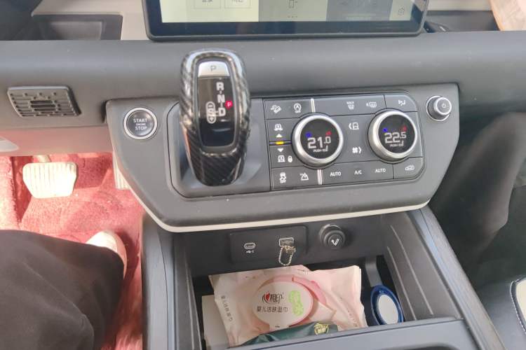 Used Land Rover Defender 2020 110 P400 SE Gear Lever