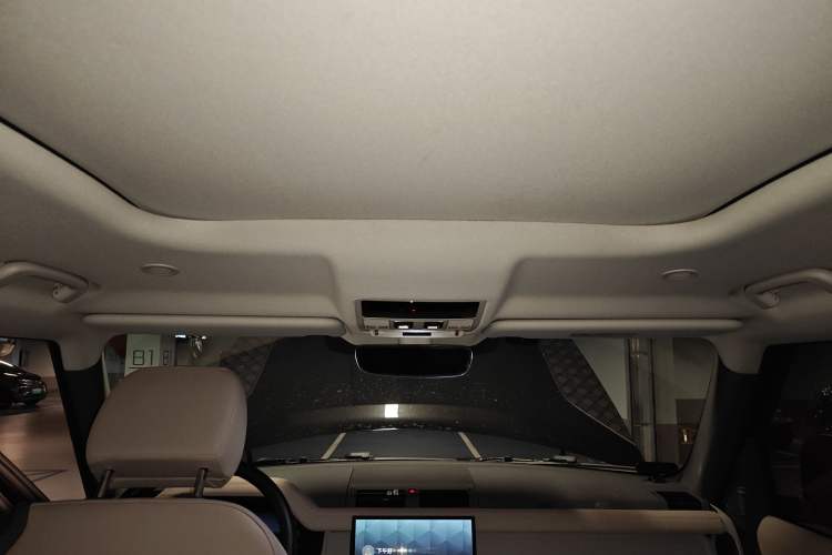 Used Land Rover Defender 2024 90 2.0T P300 S Headliner