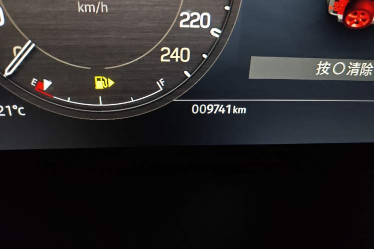 Used Land Rover Defender 2024 90 2.0T P300 S Odometer Close Up