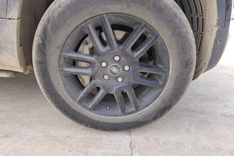 Used Land Rover Defender 2020 110 P400 SE Right Front Wheel Hub