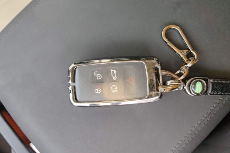 Used Land Rover Defender 2020 110 P400 SE Vehicle Key