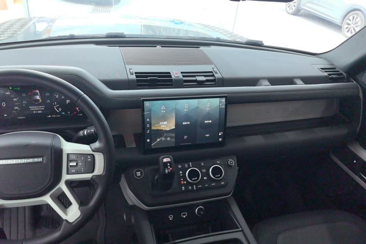 Used Land Rover Defender 2023 Facelift 110 3.0T P400 X-DYNAMIC HSE Center Console