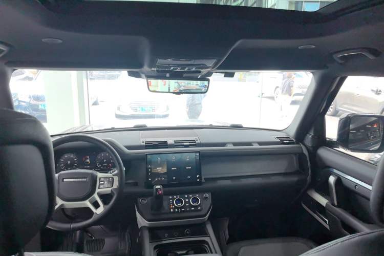 Used Land Rover Defender 2023 Facelift 110 3.0T P400 X-DYNAMIC HSE Headliner