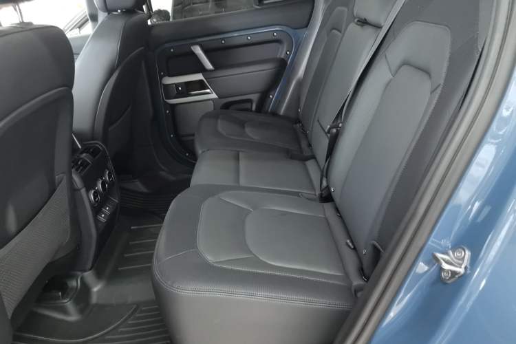 Used Land Rover Defender 2023 Facelift 110 3.0T P400 X-DYNAMIC HSE Left Rear Seat