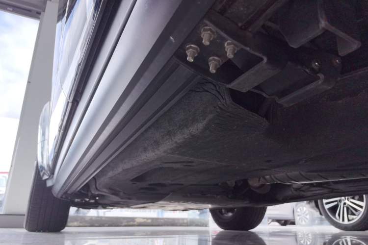 Used Land Rover Defender 2023 Facelift 110 3.0T P400 X-DYNAMIC HSE Left Side Sill