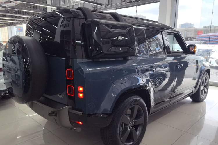 Used Land Rover Defender 2023 Facelift 110 3.0T P400 X-DYNAMIC HSE Rear Right 45 Deg