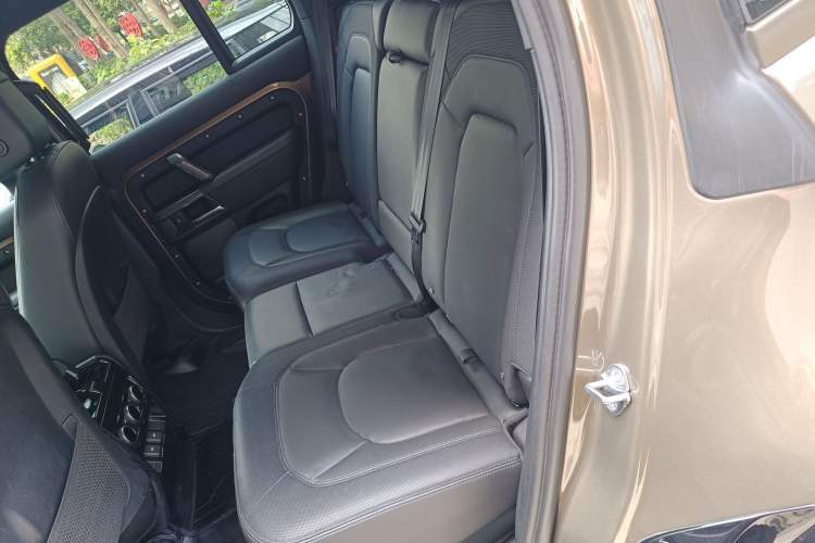 Used Land Rover Defender 2023 Facelift 110 3.0T P400 X-DYNAMIC HSE Interior 4