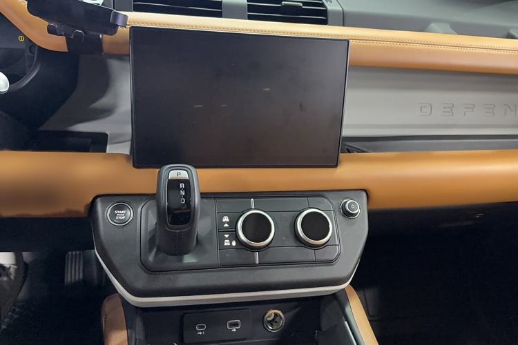 Used Land Rover Defender 2023 Facelift 110 3.0T P400 Dark Edition Audio And AC Panel