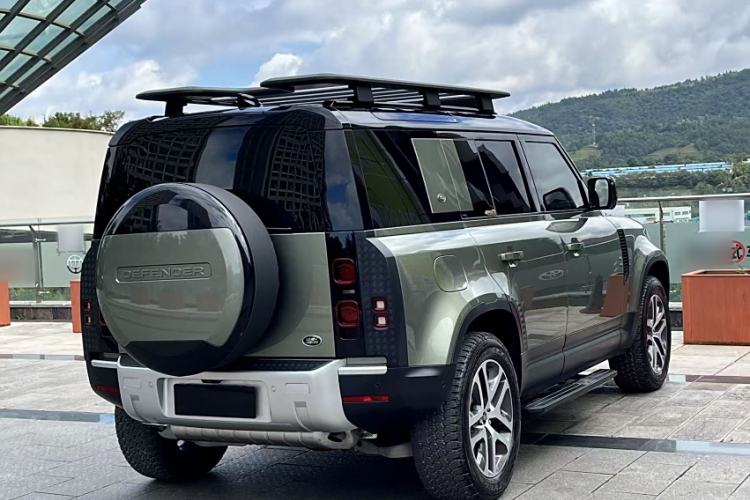 Used Land Rover Defender 2023 Facelift 110 3.0T P400 Dark Edition Exterior 11