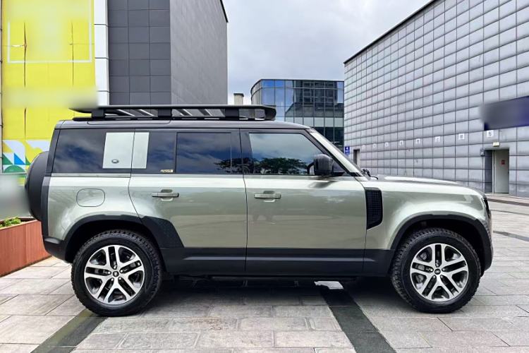 Used Land Rover Defender 2023 Facelift 110 3.0T P400 Dark Edition Exterior 9