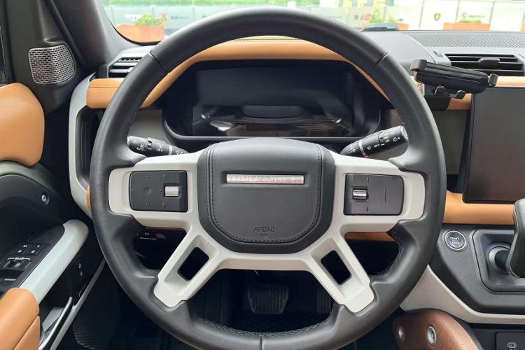 Used Land Rover Defender 2023 Facelift 110 3.0T P400 Dark Edition Interior 2
