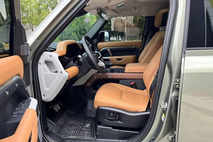 Used Land Rover Defender 2023 Facelift 110 3.0T P400 Dark Edition Interior 4