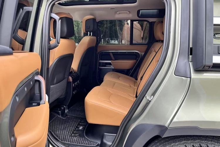 Used Land Rover Defender 2023 Facelift 110 3.0T P400 Dark Edition Interior 6