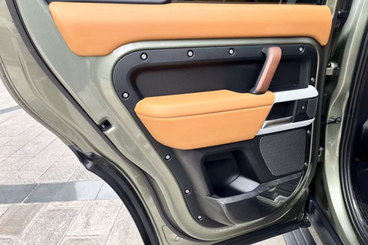 Used Land Rover Defender 2023 Facelift 110 3.0T P400 Dark Edition Interior 7