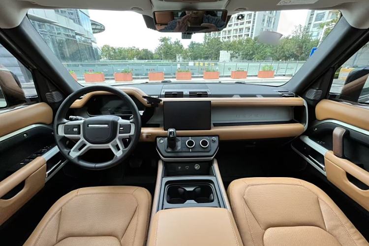 Used Land Rover Defender 2023 Facelift 110 3.0T P400 Dark Edition Interior 9