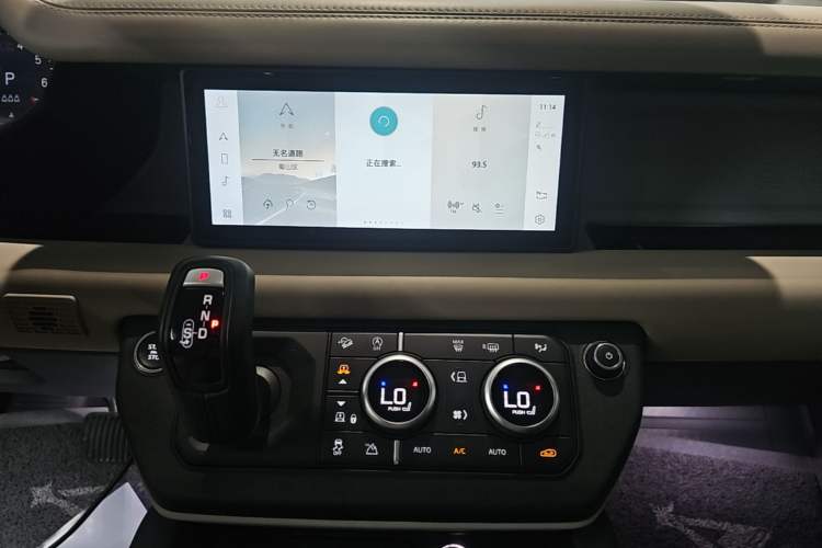 Used Land Rover Defender 2020 110 P400 Dark Special Edition Audio And AC Panel
